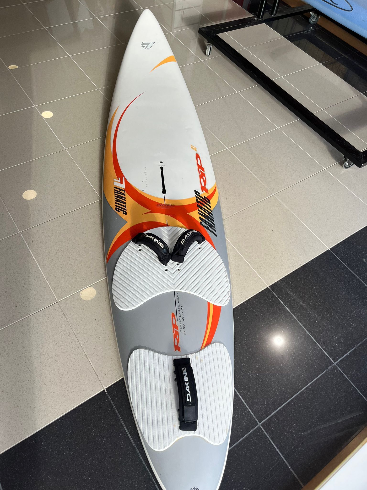 Tabla de windsurf segunda mano fanatic rip 84lit